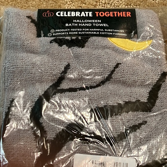 ♦️3 for $15♦️NWT Halloween Bath Hand Towel - Picture 2 of 4